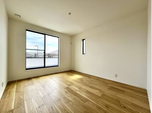 洋室は全４部屋の４LDKで部屋数が多いのは嬉しいポイント