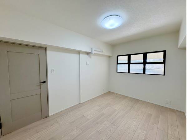 約6帖のサービスルームが1部屋ございます！