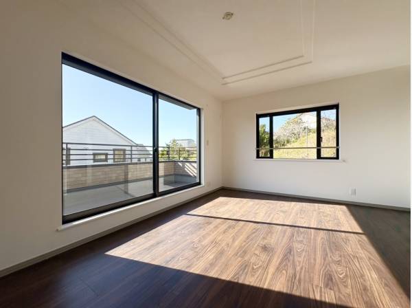 約14.9帖の広々とした洋室