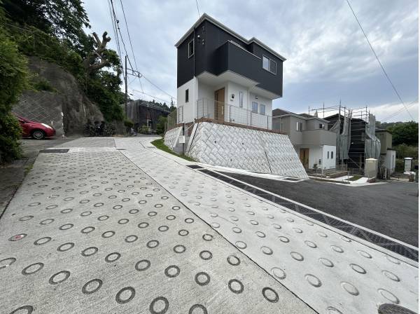 周辺道路が広く駐車がラク！