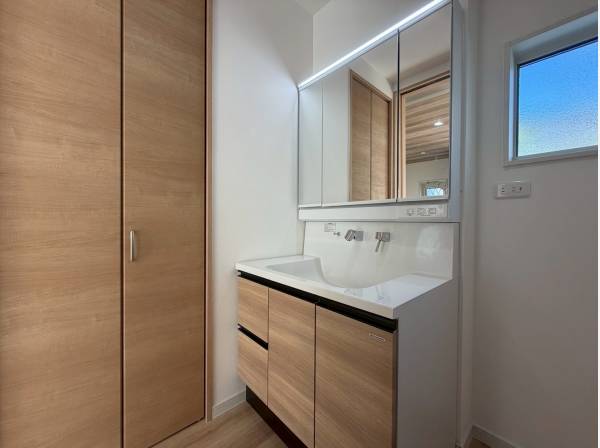 収納スペースを備えたパウダールーム