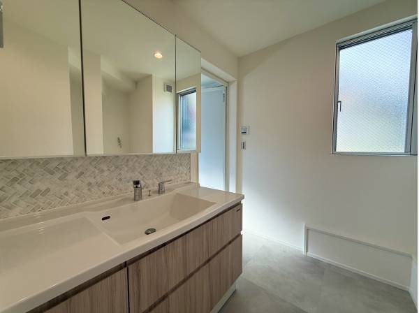 洗面スペースは広々で使いやすいですね！