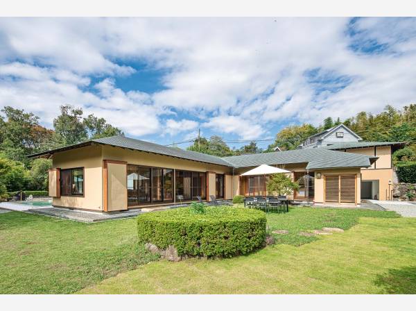 陽当たり抜群の美しい中庭です