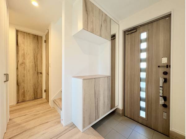 木の温もりを感じる玄関