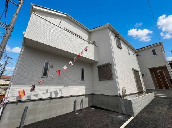 横から見た外観です。