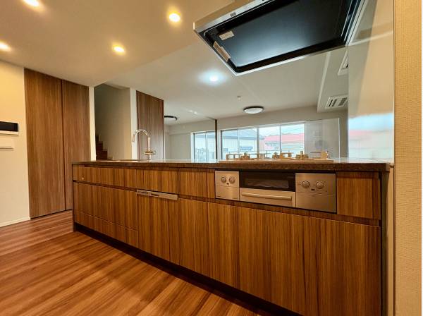 対面式作業スペースが広くどんな料理でもサクサク作れます