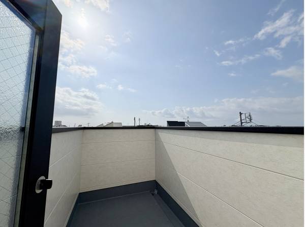 屋上バルコニー日当たり良好です！