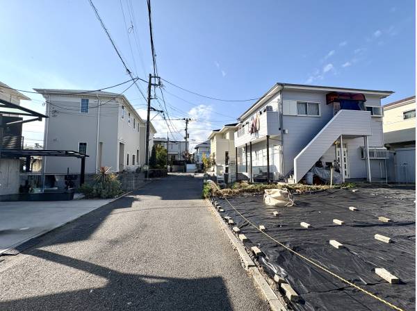 穏やかな前面道路が続き日々の暮らしにやさしい時間が流れます