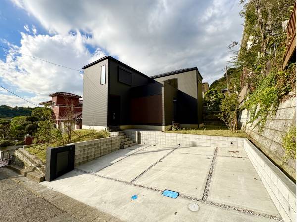 大きいお車でも安心のカースペース2台