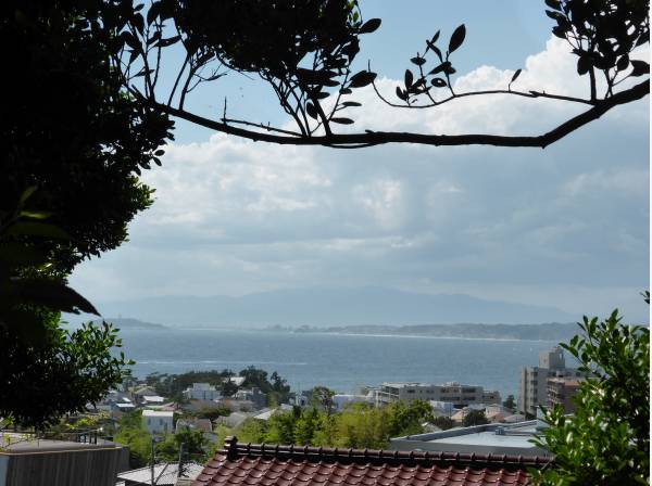 ２階・屋上レベルの眺望イメージ。海に浮かぶ江ノ島を楽しむ(約230ｍ)