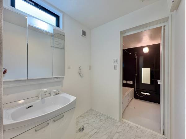 毎日使用する洗面室、ご家族で使用する場面をご想像ください