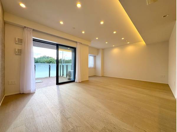 ゆとりある開放的なリビング