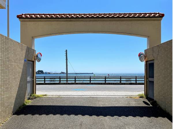 エントランスからの景色も風情があります