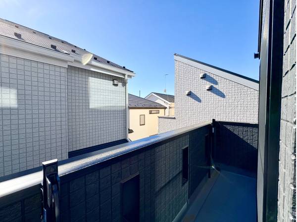 バルコニーは風通し・日当たり良好！