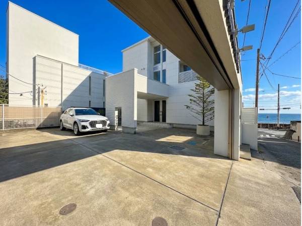 三方角地に佇む一邸/セカンドハウスや保養所にもお勧めです