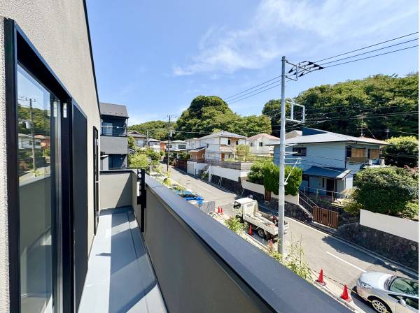 鎌倉の緑と心地のよい風が入り込みます