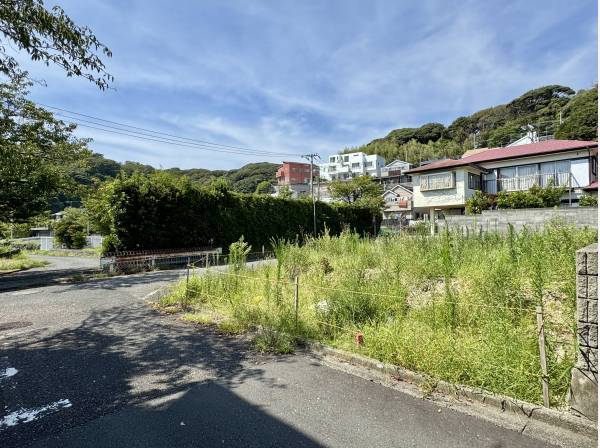 七里ガ浜の静かな住宅街に佇む土地です♪