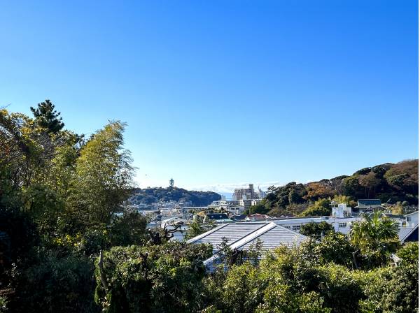 江ノ島と海を遠望できる眺望も自慢