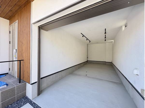 大切なお車を守るガレージ付き