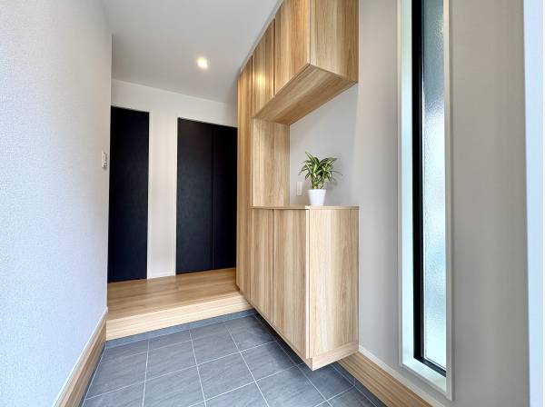 玄関にも収納たっぷり