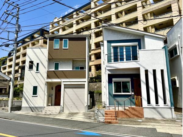 物件は右側です。