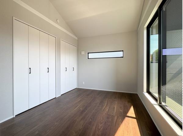 セパレートクローゼットを完備した洋室