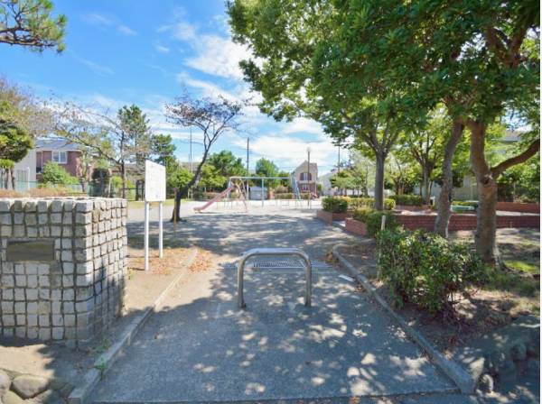 藤沢市立下岡公園（松が岡公園）徒歩1分約10m