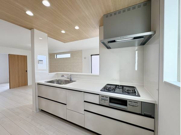 家族との会話がはずむ、システムキッチン