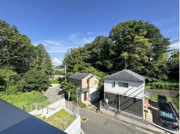 遮る建物のないバルコニーからの眺望 緑潤う優しい景色が広がります