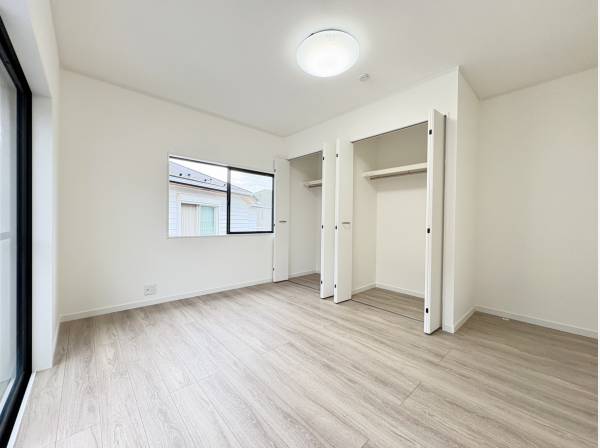 居室は2階に3部屋ございます