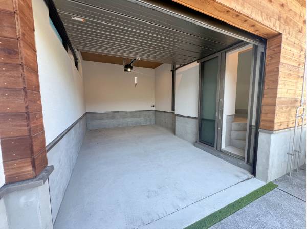 大切なお車を守れるガレージ