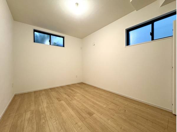 やわらかな光が広がる落ち着いたプライベートルーム