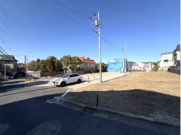 綺麗な道路が新設され、整然とした雰囲気。新しい暮らしがイメージできます