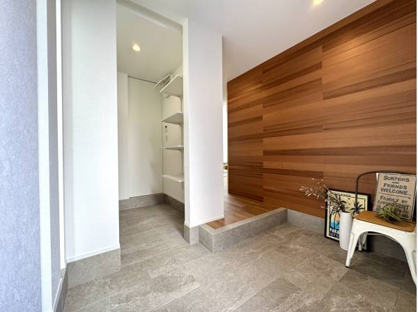 土間スペースが広い玄関（SIC付）