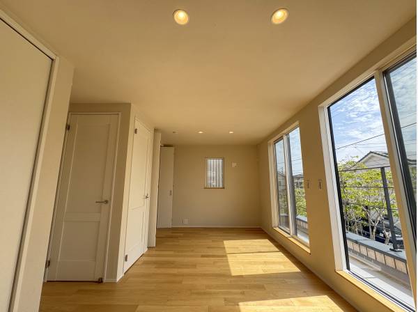 ご家族の人数が増えたら壁を入れて部屋数を増やせる仕様です。