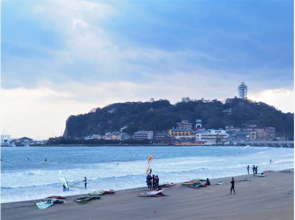 片瀬東浜海水浴場まで徒歩4分(約310m)