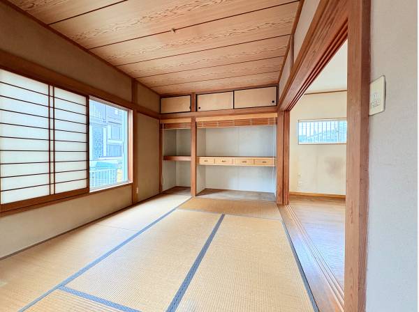 各和室は６帖落ち着きのある空間です