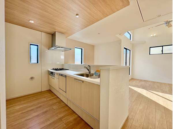 食事の準備や片付けなど、家事を楽しくするキッチンスペースに仕上げました