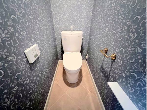 レストルームもこだわりのクロスでおしゃれに