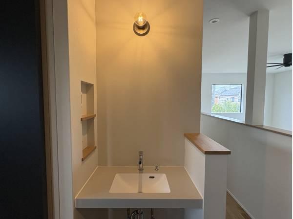 2階にも洗面台付いてます。