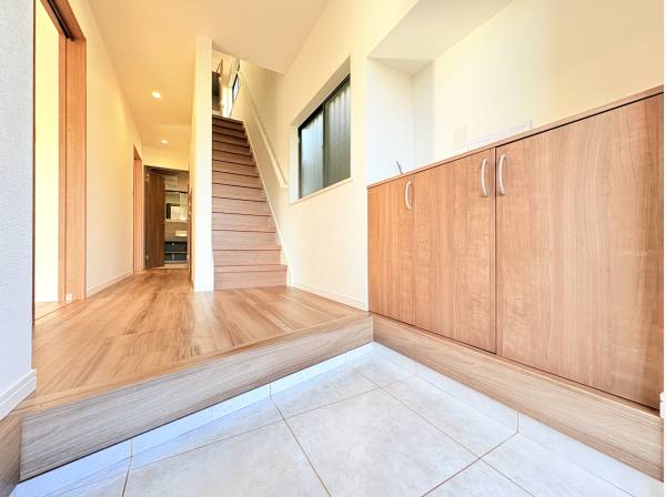 日入りの良い玄関ホール