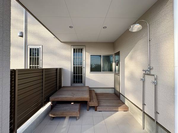 プールに併設されたシャワースペース