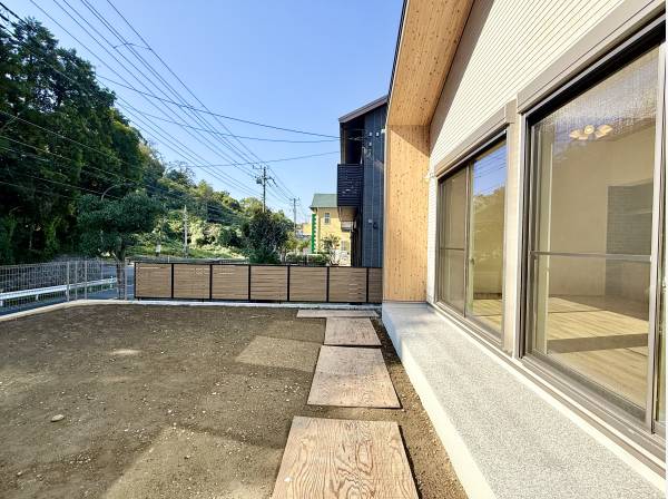 広いお庭がございます