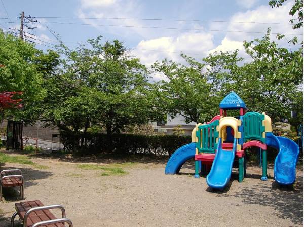 葉桜公園まで徒歩8分（約610m）