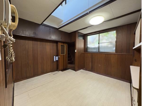 DKに2階の部屋へアクセスできる通路があります