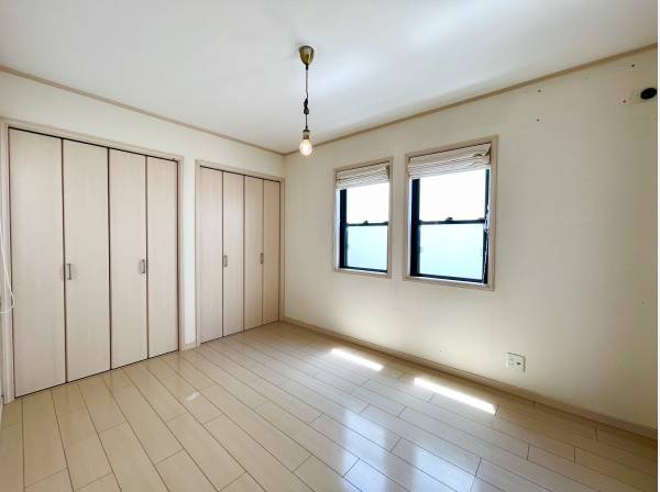 1階に洋室が3部屋ございます