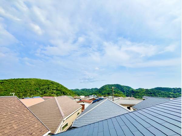 約11帖のゆとりあるルーフバルコニーからの景色