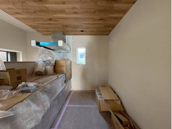 キッチンは広々としており、冷蔵庫等置いてもゆとりがありそうですね