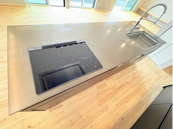 プロパンガスのエリアです、キッチンはお手入れ楽々のIHを採用