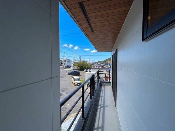 バルコニーには屋根が有ります！